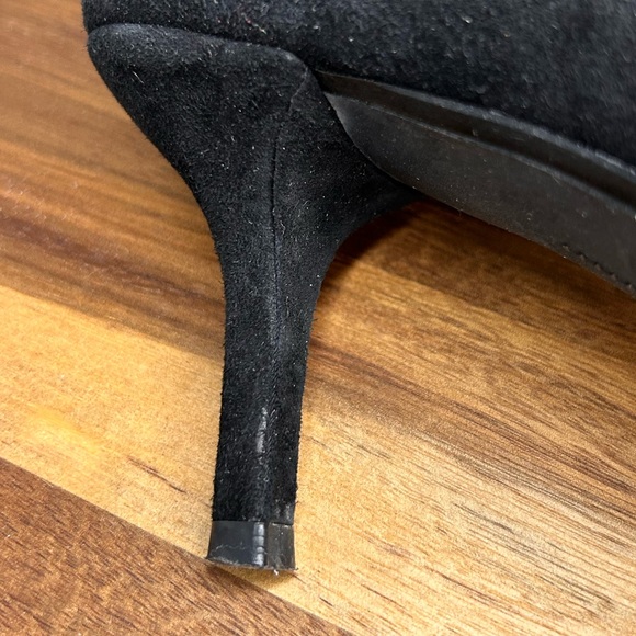 Stuart Weitzman, suede and leather 2 1/2 inch heels in black and pewter - Picture 12 of 12